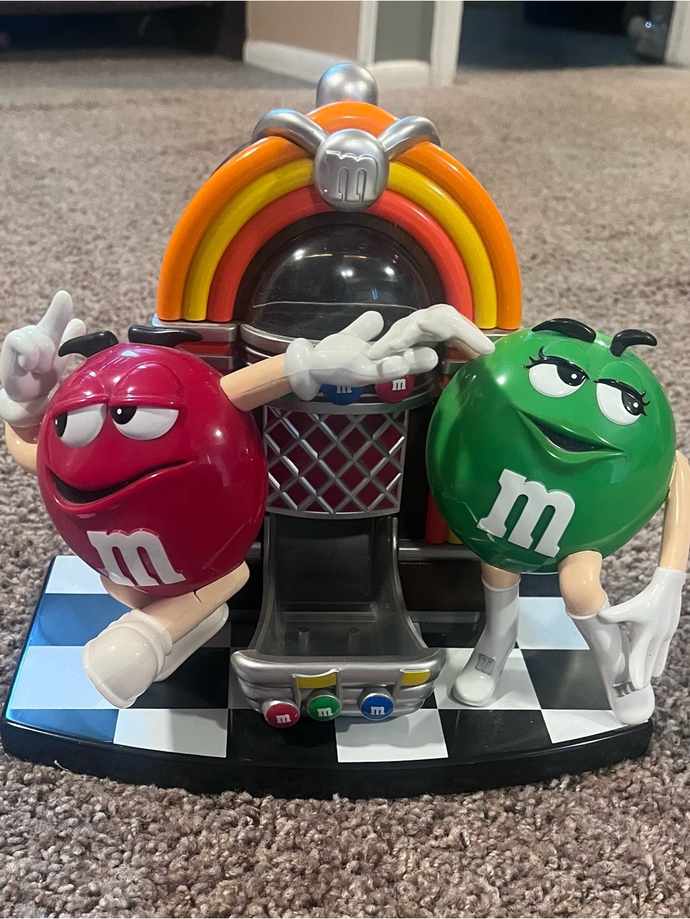 M&M'S Retro Jukebox Playset with Red & Green Characters